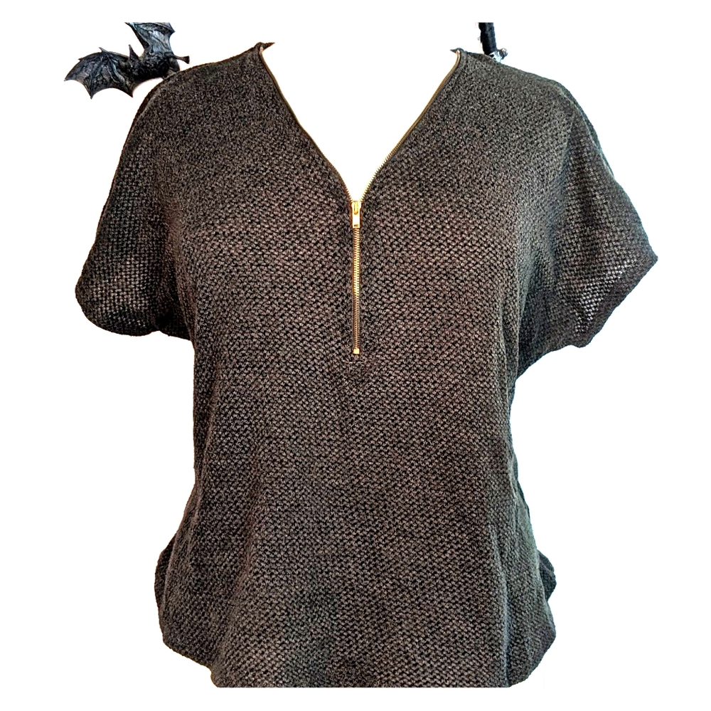 Zipper accent blouse